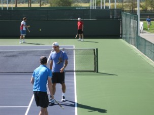 Roger Federer warming up